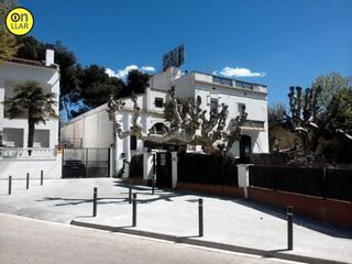 Maison  Carrer de l'onze de setembre. Edificio en venta en c. onze de setembre, montmelo, barcelona