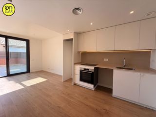 Location Appartement à Centre. Piso con impresionante terraza y piscina comunitaria