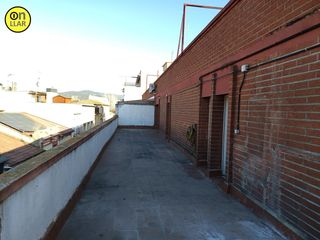Appartement  Pau. Amplio piso en el centro de mollet del vallès con potencial para