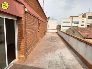 Pis  Pau. Atico en el centro con mucho potencial para reformar