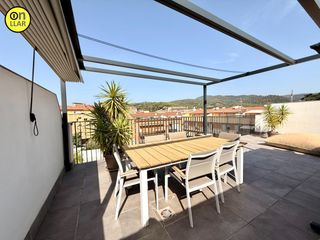 Lloguer Pis  Llerona, de. Espectacular dúplex en alquiler con zona comunitaria con piscina