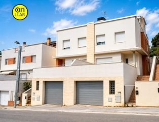 Casa a Sentmenat. Amplia casa en can cayameres, sentmenat  ideal para reformar