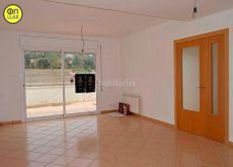 Foto f0a98a25-2905-4a74-b643-88a9a4ac66f9. Casa amb aparcament a Sentmenat