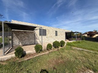 Maison à Sant Quirze Safaja. Casa seminueva con gran parcela y muchas posibilidades