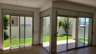 Piso en Via augusta 80-82. Exclusivo bajo soleado con piscina comunitaria y parking