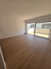 Appartement à Via augusta 80-82. Planta baja con dos terrazas y piscina comunitaria