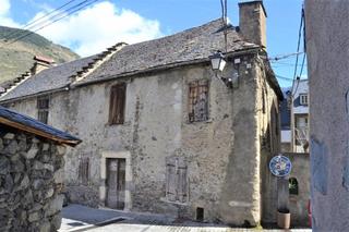 Masia a Vielha. En venta casa de pueblo