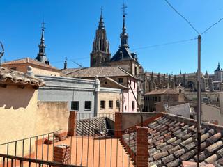 Casa adossada  Calle de san marcos. Piso con azotea con vistas al alcázar de toledo