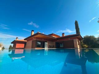 Haus  Avenida del aguila real 21. Exclusiva vivienda de diseño en layos golf – arquitectura, calid