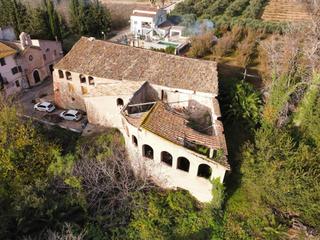 Mas  La plana. Cal groc gran casa con terreno en la plana  alcover