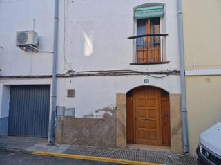 Casa  Carrer casetes. Casa con patio en el centro de ribaroja para rehabilitar