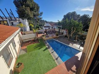 Haus  Carrer solsonès. Casa con 2 viviendas, jardín y piscina en la mora