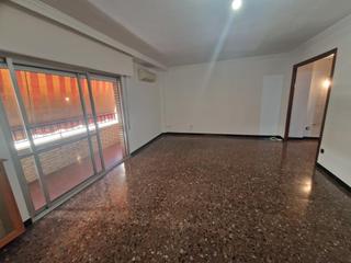 Etagenwohnung  Carrer de santa joaquima de vedruna. Gran piso de 130 m2 en joaquima de vedruna
