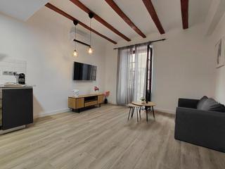 Rent Flat  Carrer de la destral. Piso de 3 habitaciones alquiler de temporada