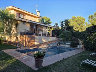 Casa  Carrer la cadernera. Magnifica casa con piscina en boscos de tarragona