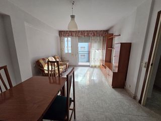 Appartamento  De pere martell. Piso céntrico con terraza de 4 habitaciones y 2 baños en cpere m