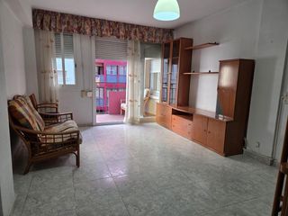 Pis  De pere martell. Piso de 4 habitaciones y 2 baños en pere martell