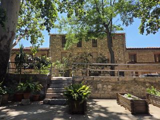 Masia  De la cartoixa. Casa con restaurante en el nucleo historico de scala dei