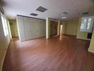 Rent Office space  Plaça dels carros. Oficina en barris maritims, con suelo de parquet y aire acondici