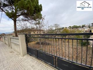 Propriété à Joaquim mir 23. Terreno de 762m2 plano vallado y con vistas al lado de parets la