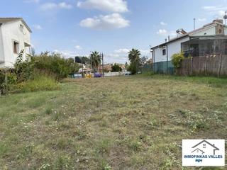Propriété à Sant valeria 202. Terreno de 650 m2 llano, vallado iluminado y asfaltado con todos