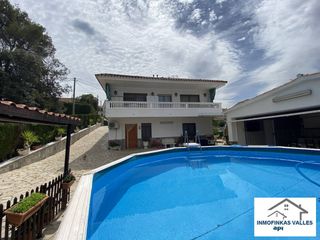 Casa  Ca l´estape. Casa acondicionada para 2 familias con entradas independientes c