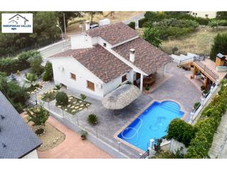 Maison à Lliçà de Vall. Casa de 6habitaciones 375m2 con piscina, garaje para 5 coches en