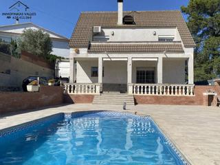 Casa a Lli dAmunt. Gran casa de 250m con piscina y excelentes vistas en llia damun