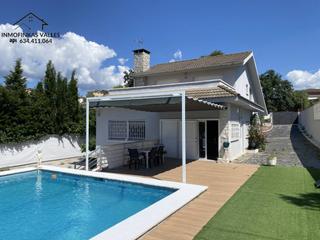Chalet à Lliçà de Vall. Espectacular casa con piscina , barbacoa en una sola planta en l