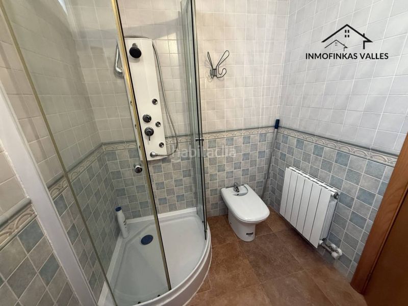 Foto b98cfcb0-ff57-4c7e-b14c-5febf3732cb5. Casa amb calefacció aparcament piscina a Lliçà de Vall