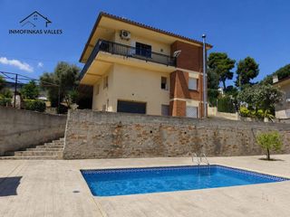 Casa a Lliçà de Vall. Espectacular casa con excelentes vistas piscina y jardin en lliç