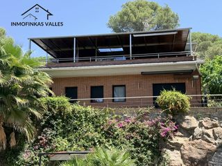 Maison  Avenida pins. Espectacular casa de 329 m2 con piscina  en lliça de vall can vi