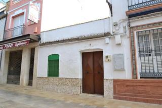 Casa adossada a Calle de santa brigida 8. Venta de casa en el centro de camas sevilla