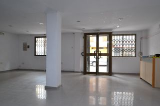 Business premise  Calle pamplona. Local en venta en hiconsa, camas