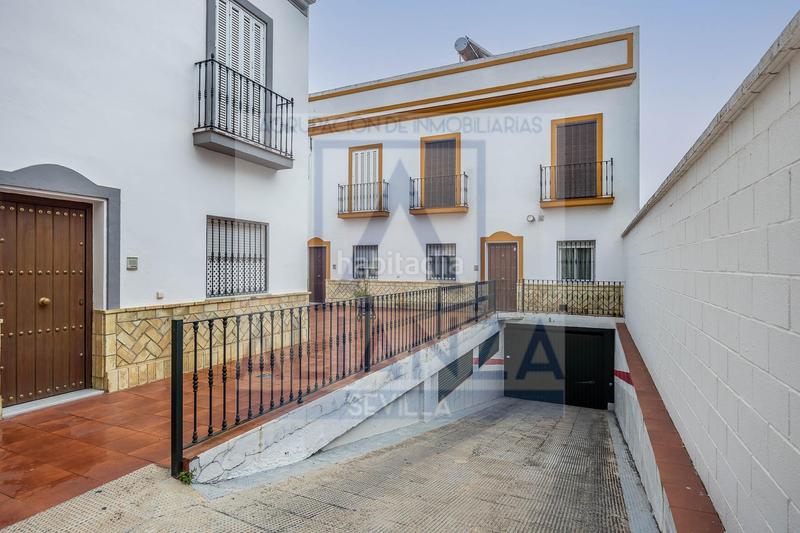 Foto 817b142d-b690-49ff-bcb9-990ec0544882. Casa adosada en calle calle de la huerta 10 espectacular casa adosada sevilla en Camas
