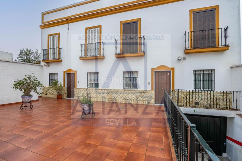 Foto 8fa4bf4a-c3cd-4746-b304-b09f9d0bb96b. Casa adosada en calle calle de la huerta 10 espectacular casa adosada sevilla en Camas
