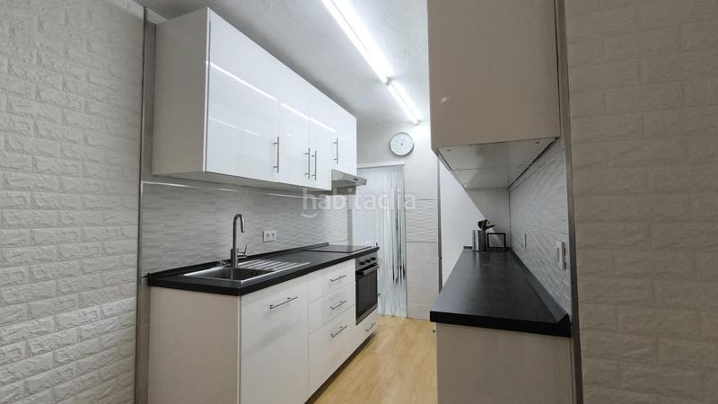 Foto 990f35b6-6f90-4c5f-8cc8-aeae44370077. Alquiler apartamento en calle turia 8 alquiler sevilla en Camas
