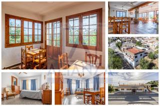 Casa a Carretera sevilla 1. Bar el piñonate y vivienda con garaje en el castillo de las guar