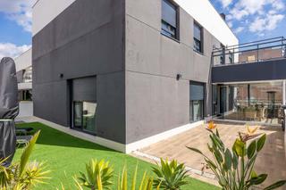 Appartement à Calle profesor manuel clavero arevalo 21. Venta de piso ático 237,66m en residencial oasis, sevilla este
