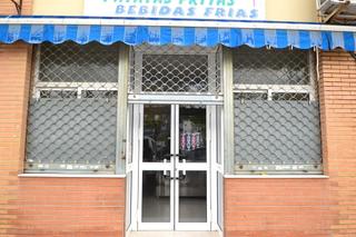 Local commercial à Turia 17. Venta de local en camas sevilla