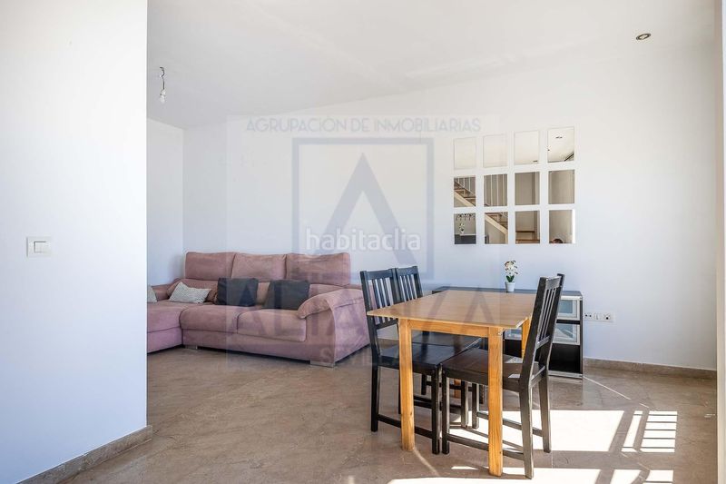 Foto fd5e6d01-fb8a-45bf-bab9-6a97da336cd3. Dúplex a avenida libertad 15 a Algaba (La)