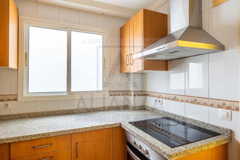 Foto 12ce1849-3657-48de-b866-24df71c75eb8. Flat in calle córdoba 5 in Camas