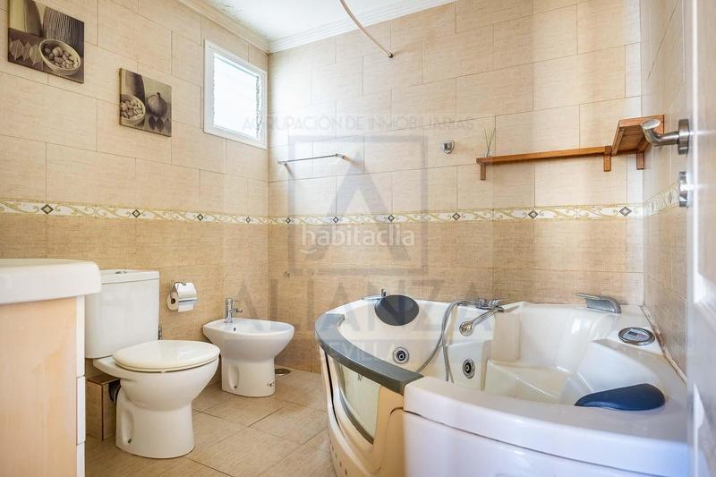 Foto a88554a7-b7a2-4cb1-b686-5c94d16ae978. Flat in calle córdoba 5 in Camas