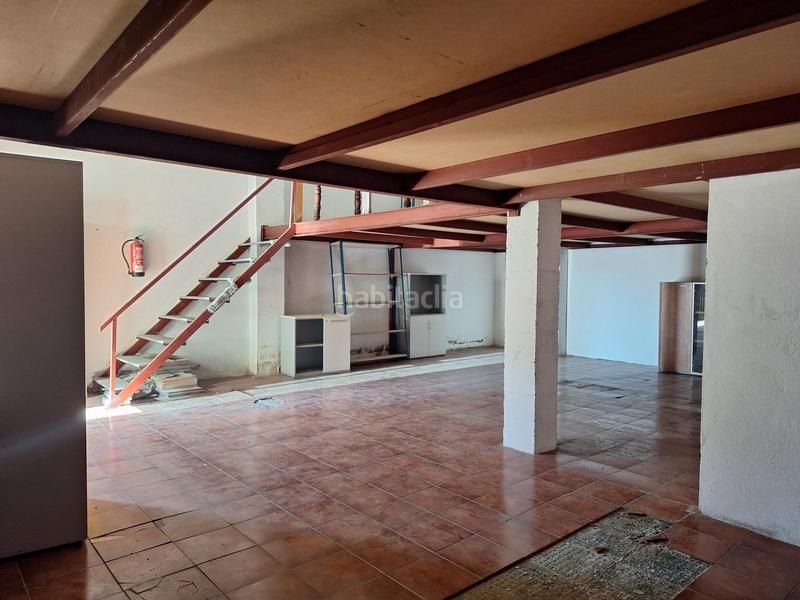 Foto e5845fb2-7733-4eac-a039-9737387413f0. Locale commerciale in calle paralela de la suerte n 10 4 in Bormujos