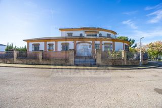 Casa en Calle italia 2. Venta de chalet en valencina de la concepci�n, sevilla