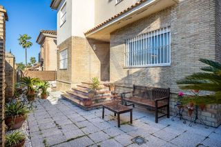 Haus in Calle portugal 8. Chalet en venta en urb. algarrobillo en  valencina de la concepc