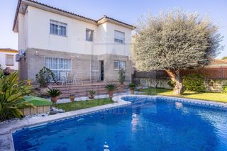 Maison  Calle portugal. Chalet en venta en valencina de la concepción