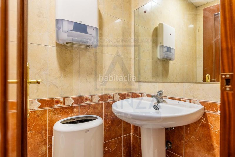 Foto cc3c6618-aec6-478d-b84e-276876507663. Edifici a La Cruz Camas