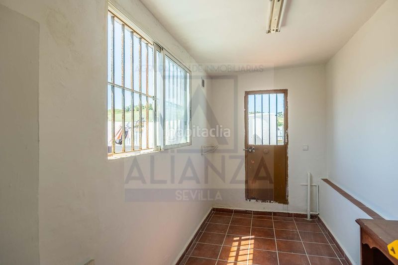 Foto f1cb152f-917d-4e13-9e1b-8db14a21af6b. Edifici a La Cruz Camas