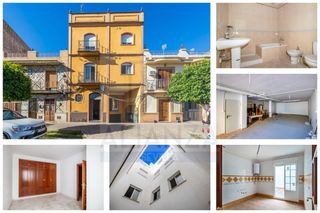 Etagenwohnung en Cordoba 14. Venta de edificio en el centro de la algaba sevilla